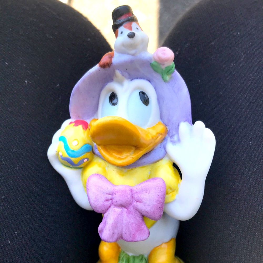 Vintage Daisy Duck Walt Disney Ceramic Figurine. Pristine 5” tall approximately